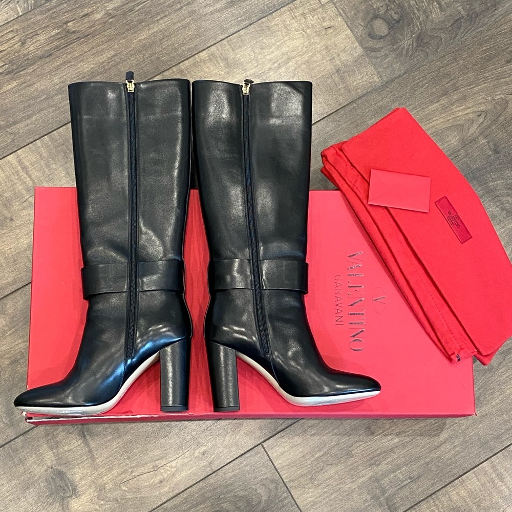 Valentino Garavani Black Leather Heeled Boots Size 38 - Picture 3 of 14